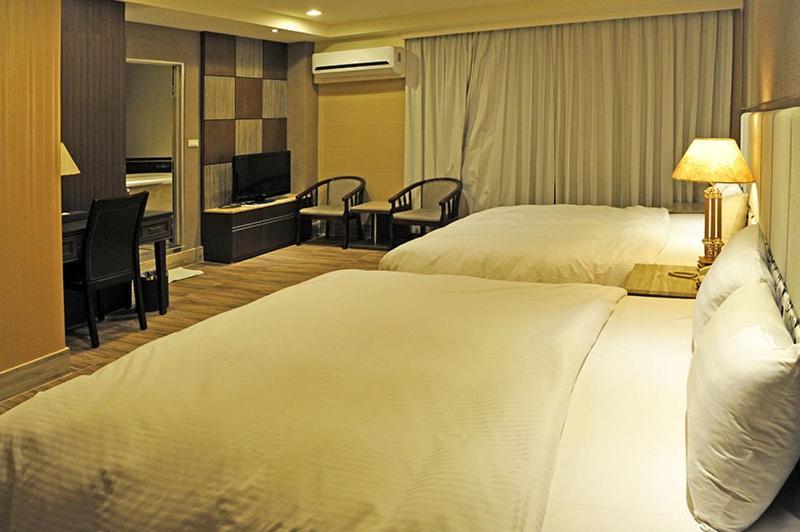 טאינאן Maple Hotel מראה חיצוני תמונה