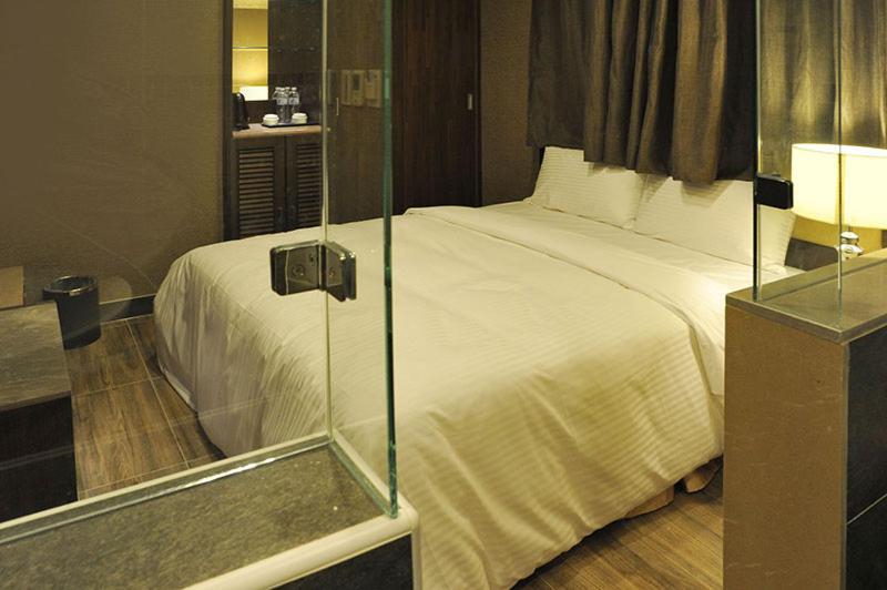 טאינאן Maple Hotel מראה חיצוני תמונה