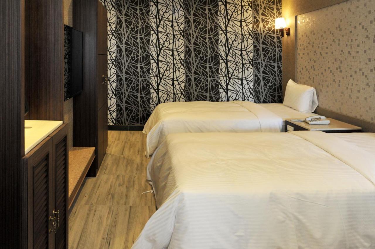 טאינאן Maple Hotel מראה חיצוני תמונה