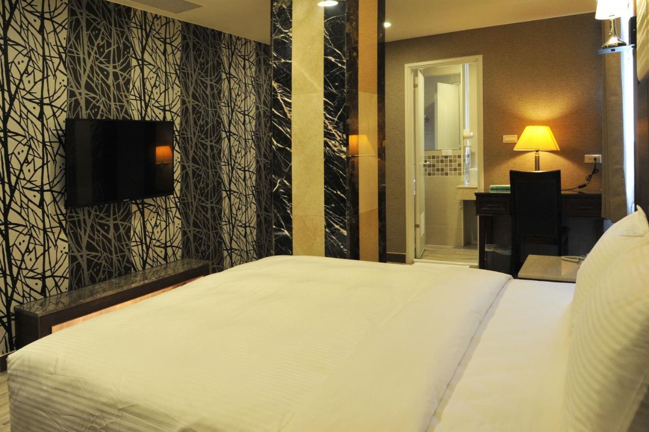 טאינאן Maple Hotel מראה חיצוני תמונה