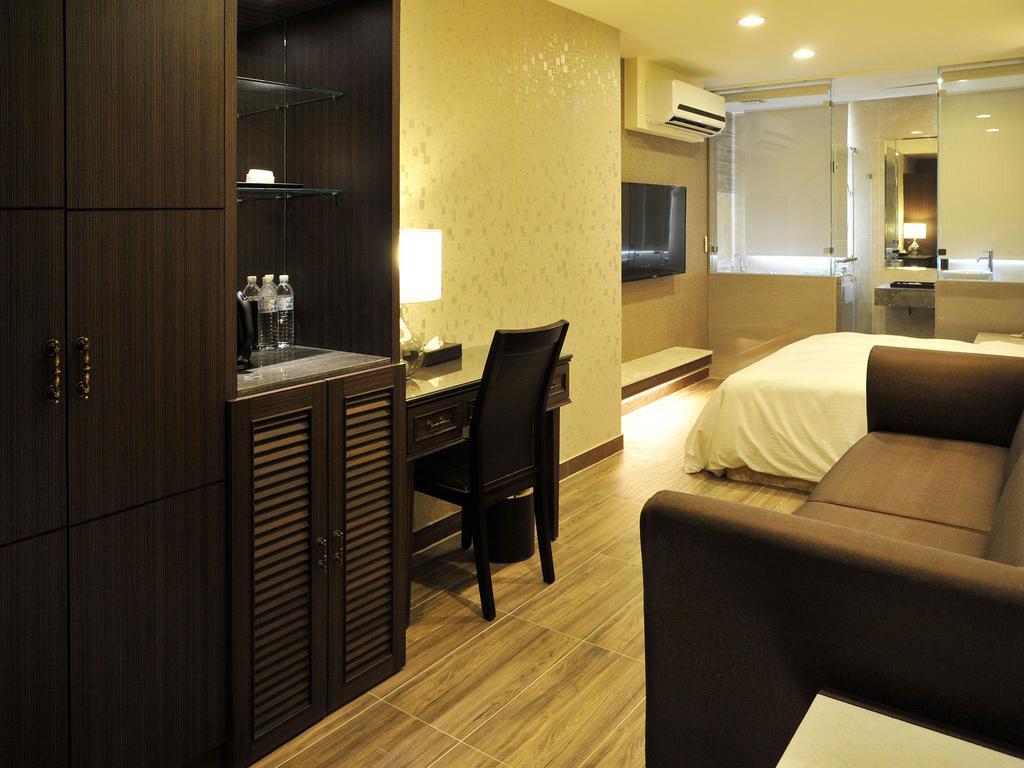 טאינאן Maple Hotel מראה חיצוני תמונה