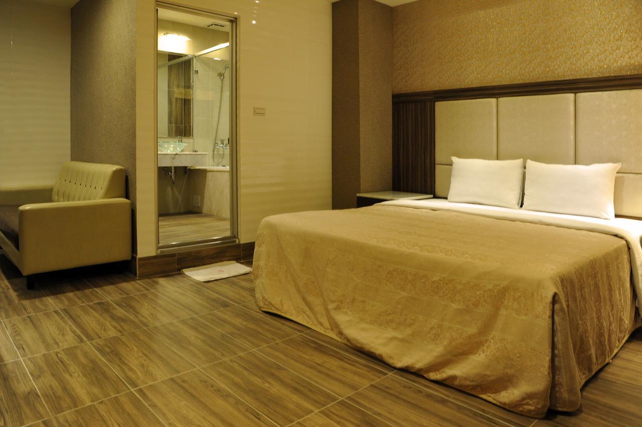 טאינאן Maple Hotel מראה חיצוני תמונה