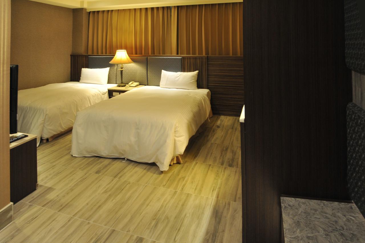 טאינאן Maple Hotel מראה חיצוני תמונה