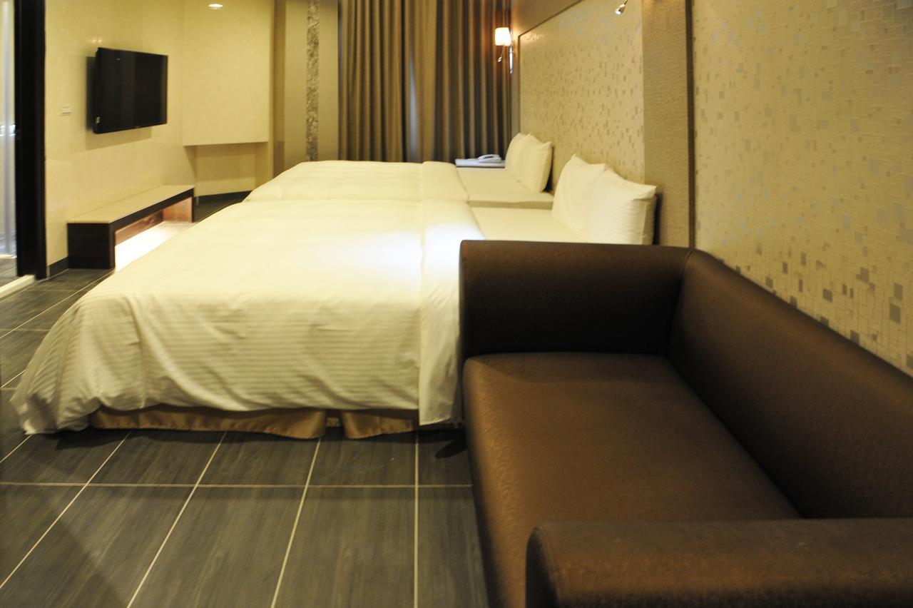 טאינאן Maple Hotel מראה חיצוני תמונה
