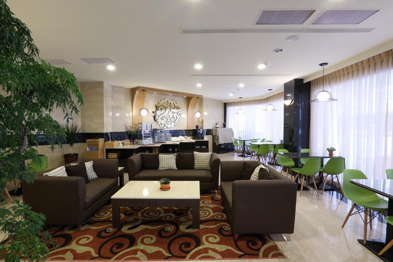 טאינאן Maple Hotel מראה חיצוני תמונה