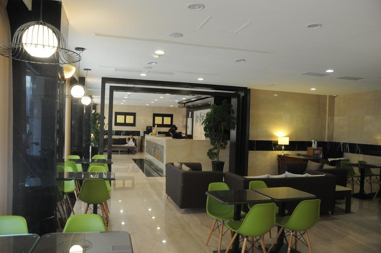 טאינאן Maple Hotel מראה חיצוני תמונה