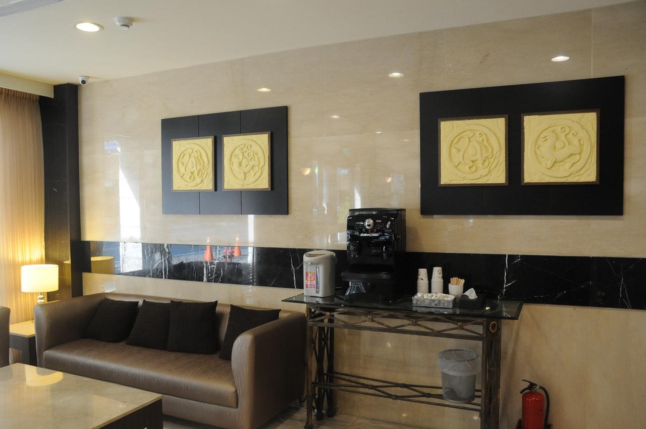 טאינאן Maple Hotel מראה חיצוני תמונה