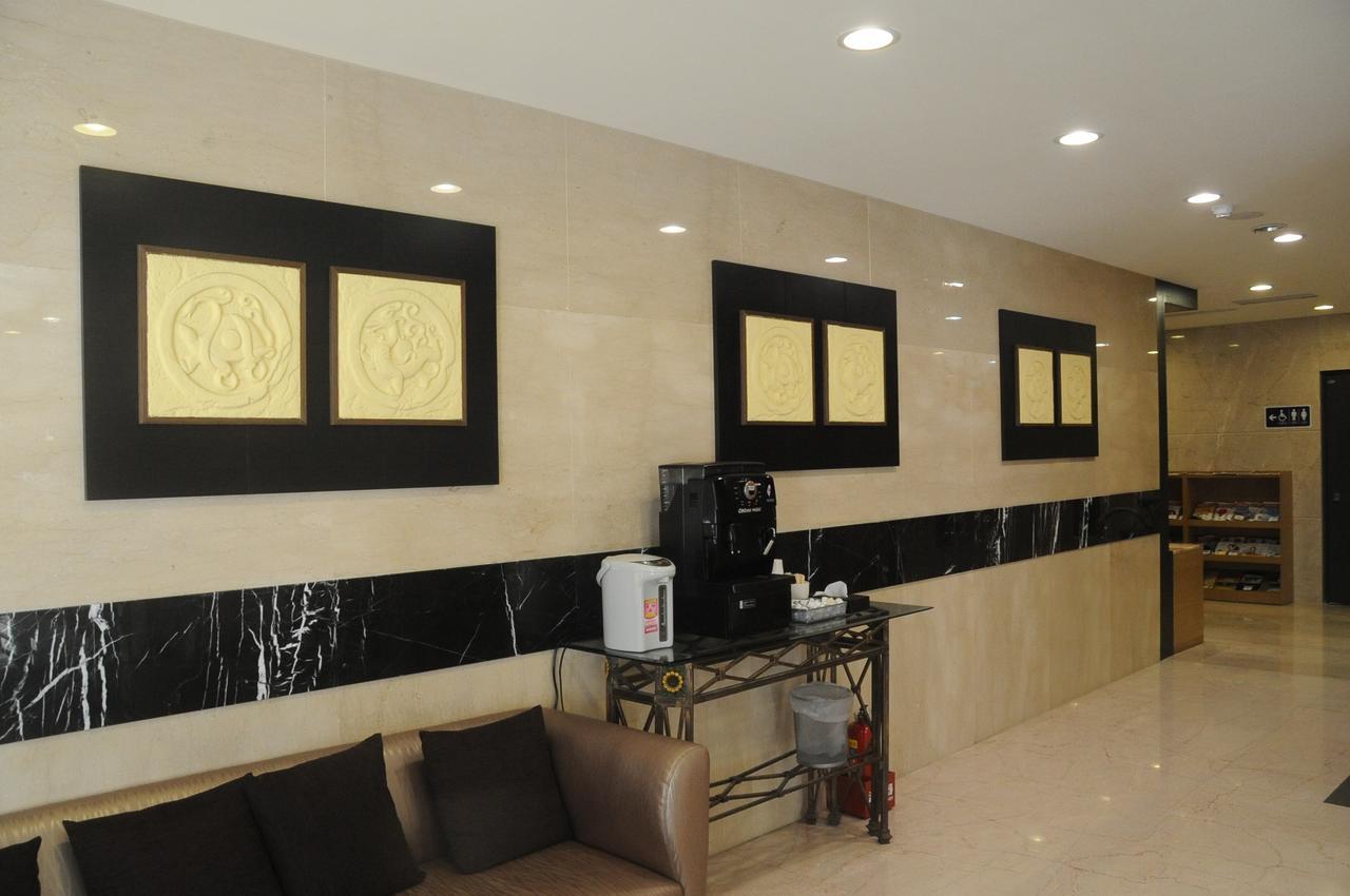 טאינאן Maple Hotel מראה חיצוני תמונה