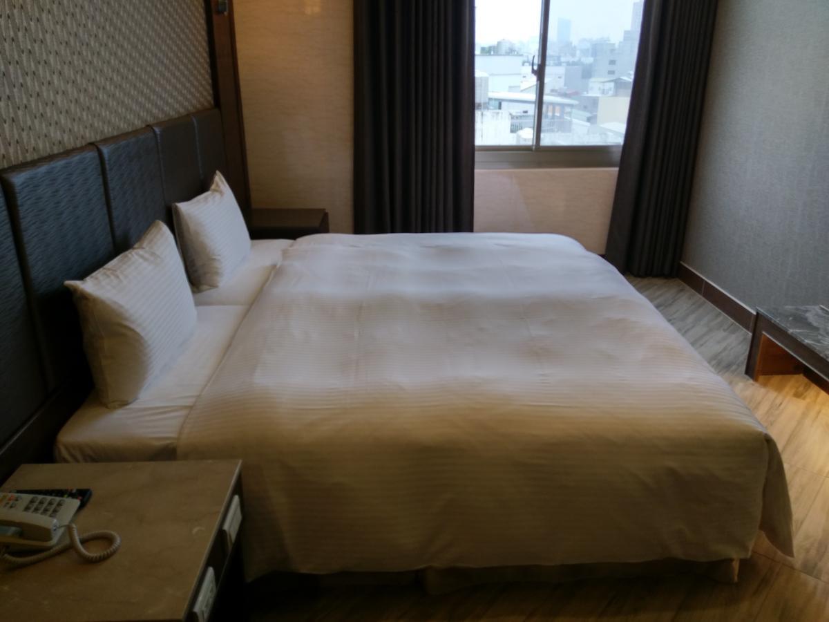 טאינאן Maple Hotel מראה חיצוני תמונה