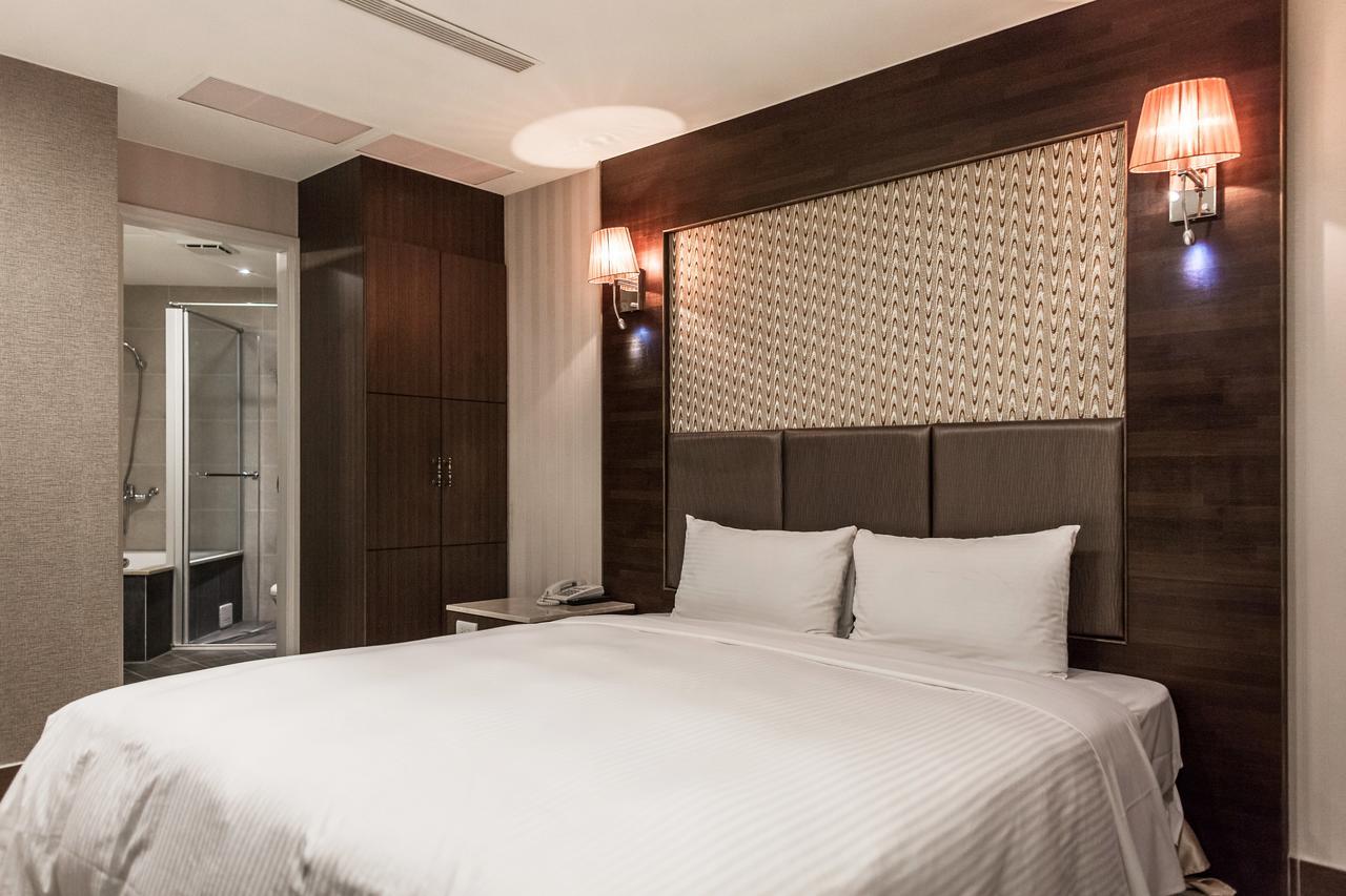 טאינאן Maple Hotel מראה חיצוני תמונה