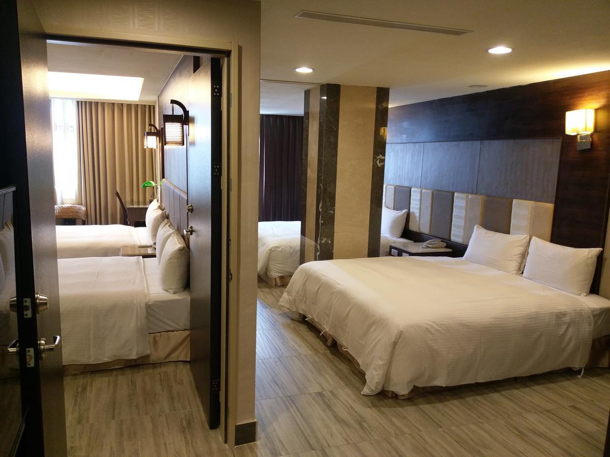 טאינאן Maple Hotel מראה חיצוני תמונה