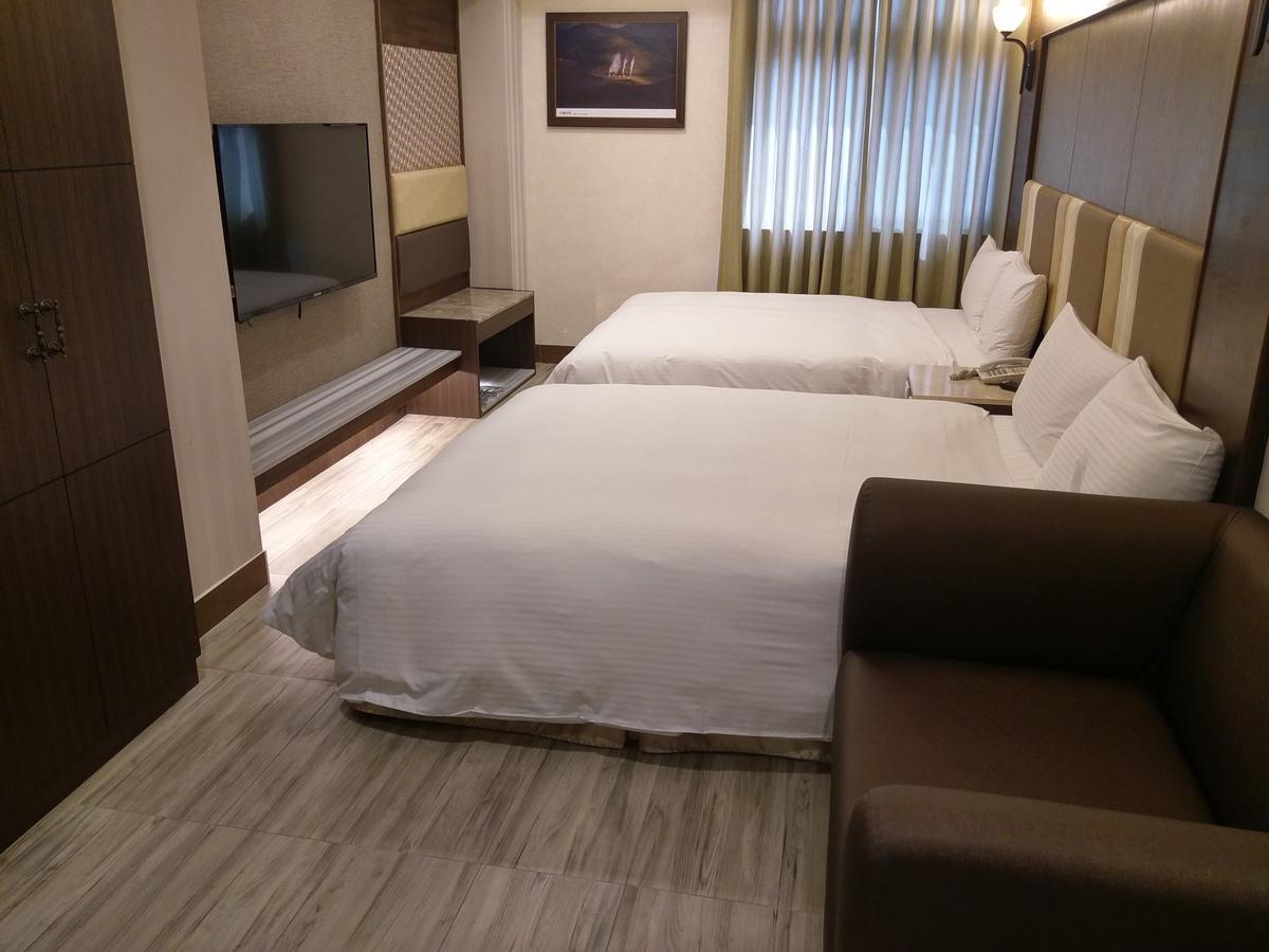 טאינאן Maple Hotel מראה חיצוני תמונה