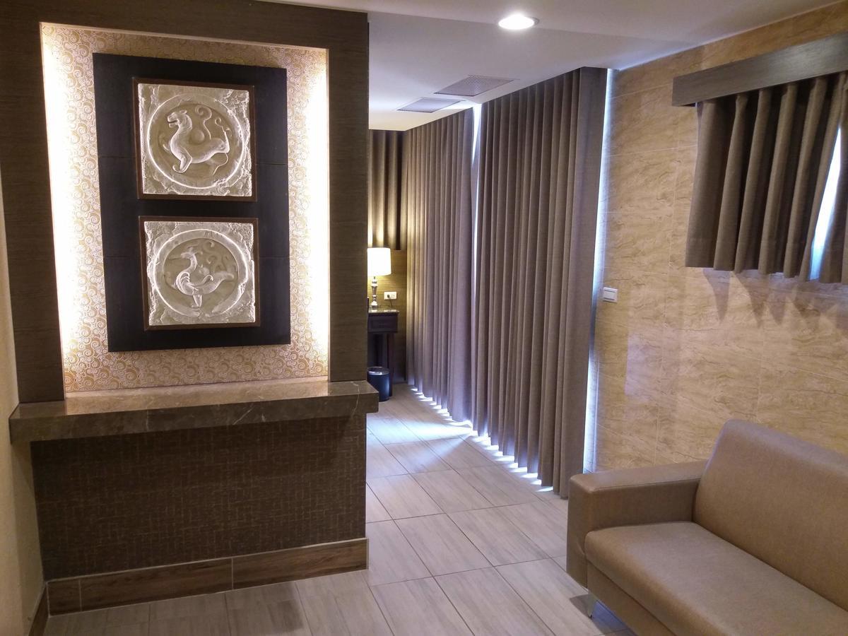 טאינאן Maple Hotel מראה חיצוני תמונה