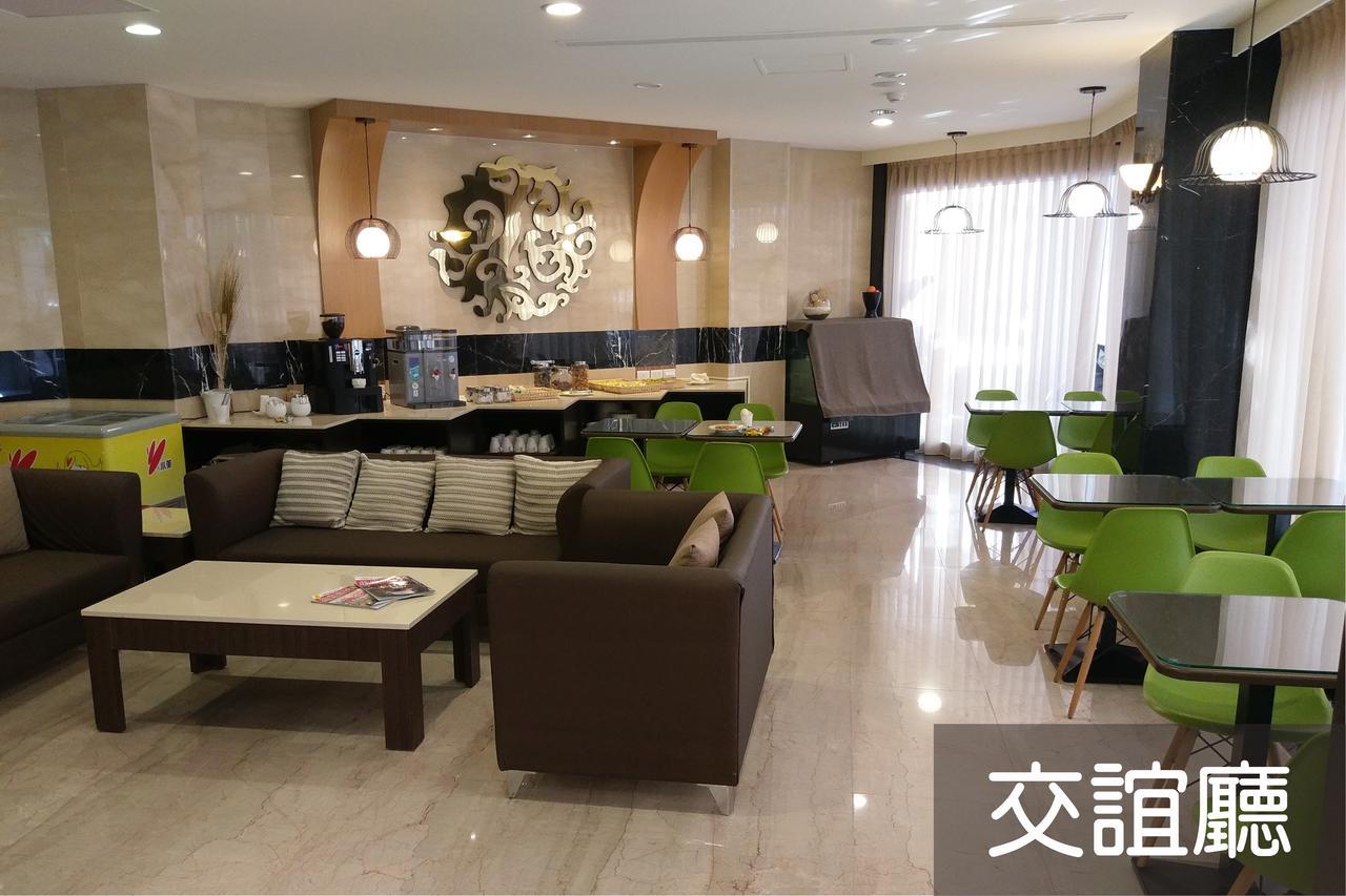 טאינאן Maple Hotel מראה חיצוני תמונה
