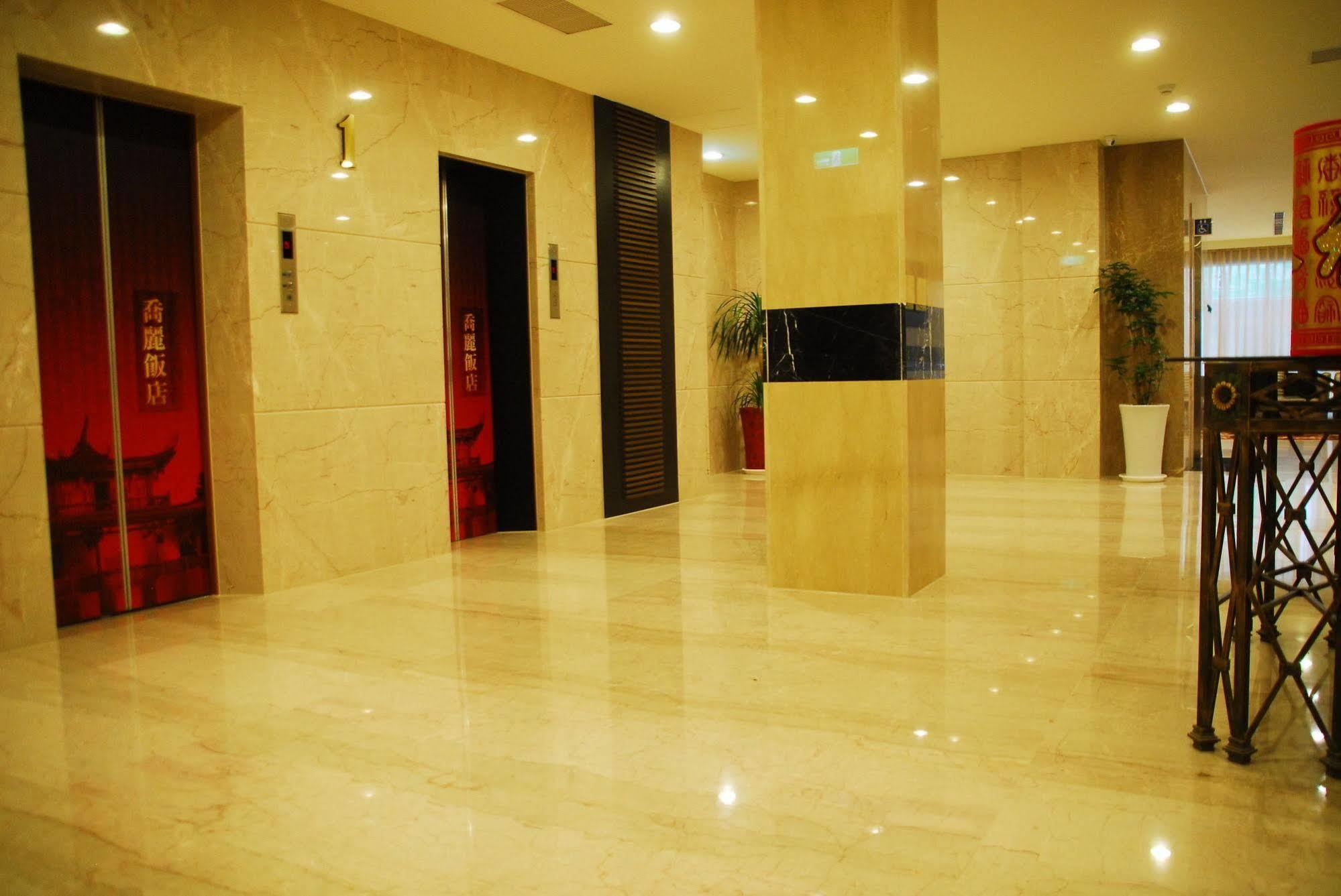 טאינאן Maple Hotel מראה חיצוני תמונה
