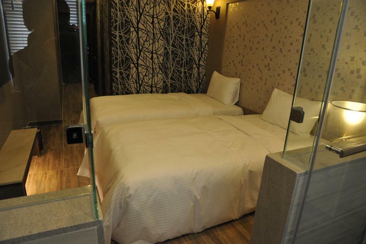 טאינאן Maple Hotel מראה חיצוני תמונה